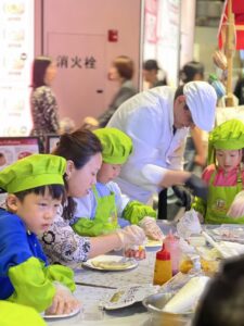 Read more about the article 🧁 DIY Cupcake Magic at Mon Epoque🧁 Mon Epoque 法式纸杯蛋糕亲子活动回顾